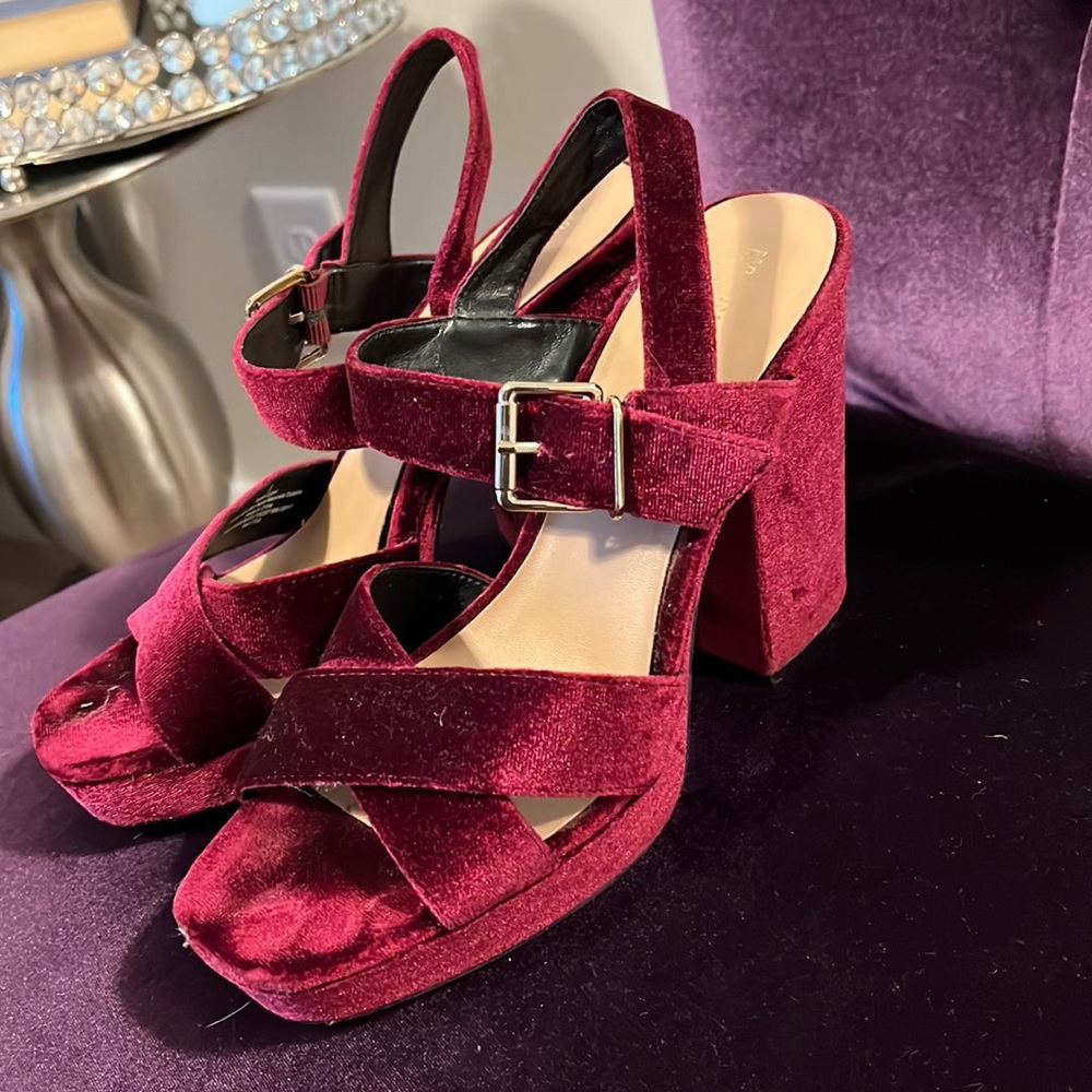 Maroon velvet heel